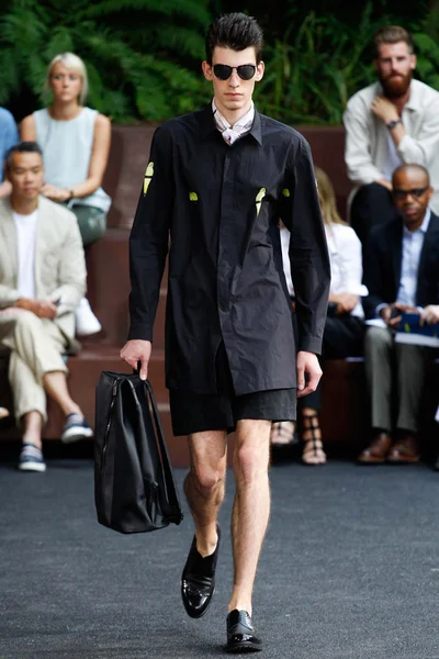 Look 10